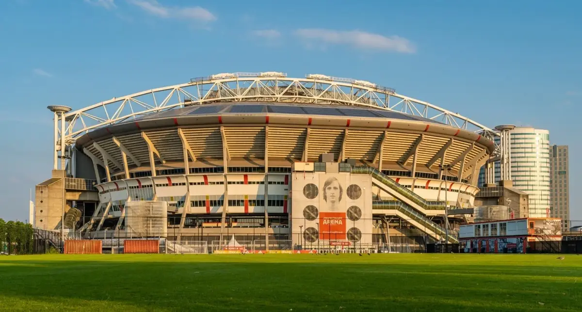 takehiro-tomiyasu-w-ajaxie-umowa-do-czerwca-2026-medyczne-w-amsterdamie